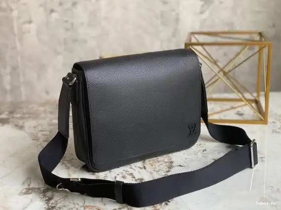 PM DISTRICT LOUIS VUITTON 0607